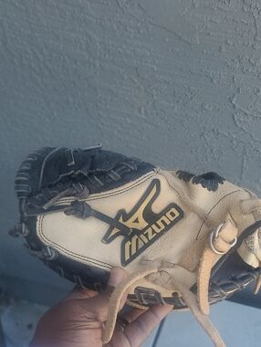 Mizuno Kids Beige and Black Left-Hander Baseball Catcher Glove